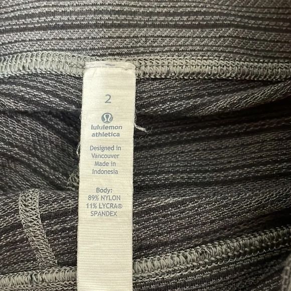 Lululemon Wunder Under Crop II Textured Stripe Slate Deep Coal size 2 - Picture 7 of 9